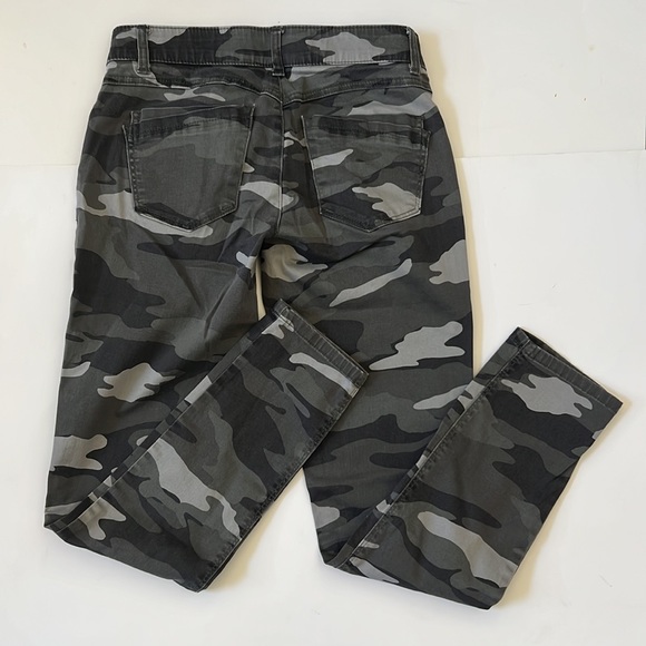 Democracy Camo Print Stretchy Denim Jeans Size 2 - Picture 5 of 8